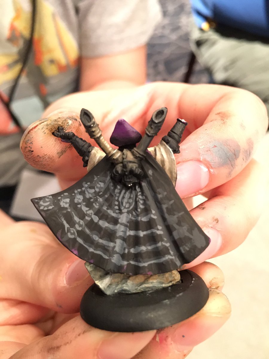 ACoatofGrey's tweet image. Crystal Brush winner Kirill Vladimirovich Kanaev's Geiger style freehand class. A master at work. #adepticon2016