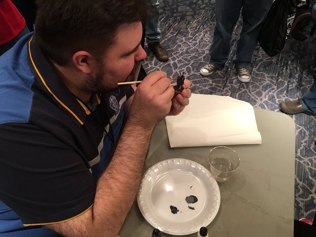 ACoatofGrey's tweet image. Crystal Brush winner Kirill Vladimirovich Kanaev's Geiger style freehand class. A master at work. #adepticon2016