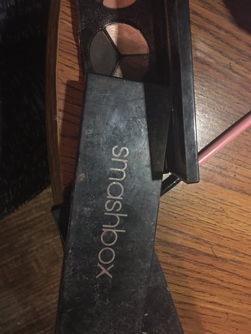 I use the Smashbox collection that I got from @AlbertBlush and Sabrina for Christmas every weekend! #bestgiftever<a href="/tag/bestgiftever"class="tags"><span>#bestgiftever</span></a>