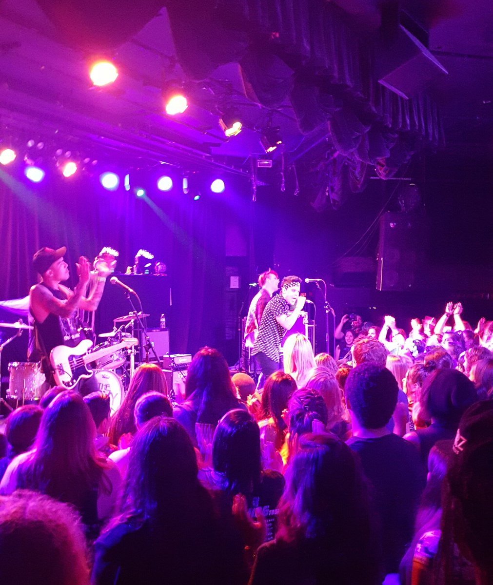 JustDucky89's tweet photo. Missing the @AnaheimDucks game to watch my nephew @theroxy!! #PopFiction #JustinTyler #GoDucks!! https://t.co/t4b3WIUqaP
