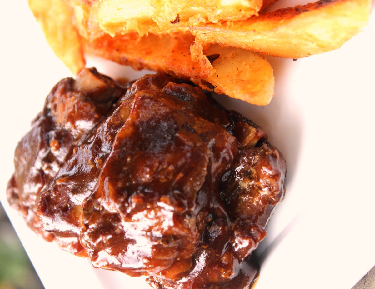 nicspizza's tweet photo. We know... it's hard not to daydream about this. #Pizza &amp; #Ribs https://t.co/gCcDSGlNUs https://t.co/Nn9ChlwmdE