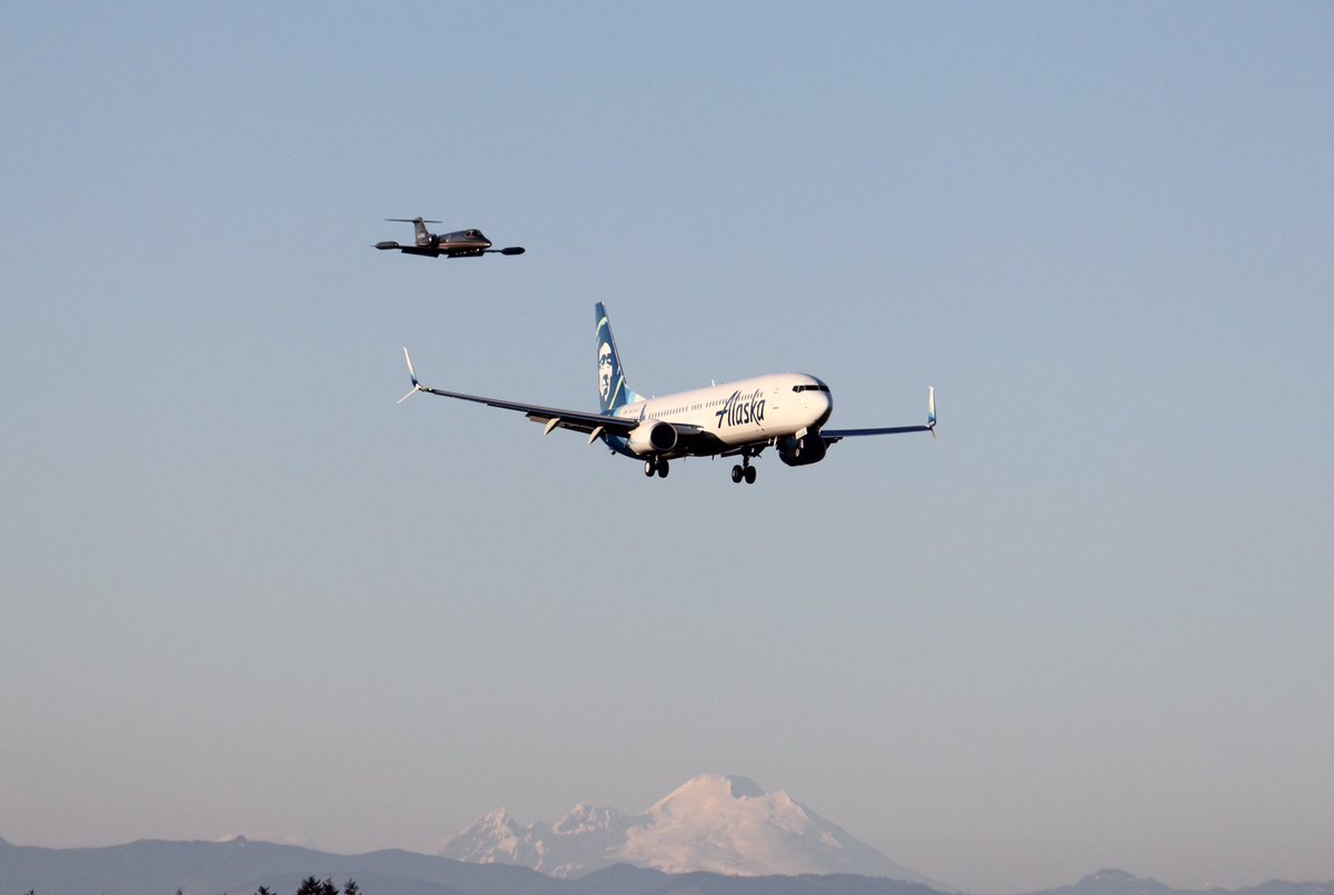 AeroimagesChris's tweet photo. Alaska Air photo flight with @WolfeAirAviatio today with Mount Baker in the background. https://t.co/vyR8Qcz7fO