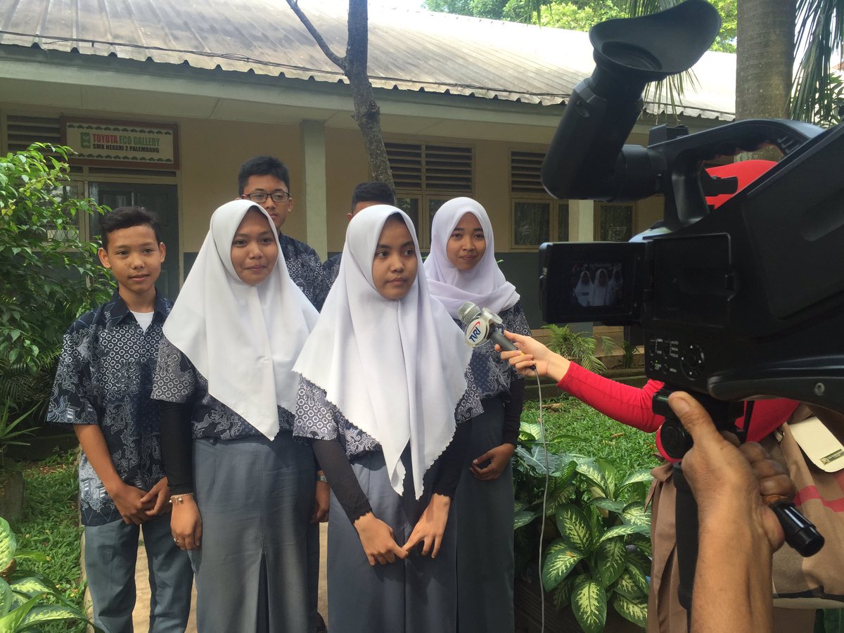 Siswa <a href="/tkjsmkn2plbg/">tkjsmkn2plg</a> <a href="/smkn2plg/">SMKN 2 Palembang</a> di wawancarai menjelang UNBK 2016