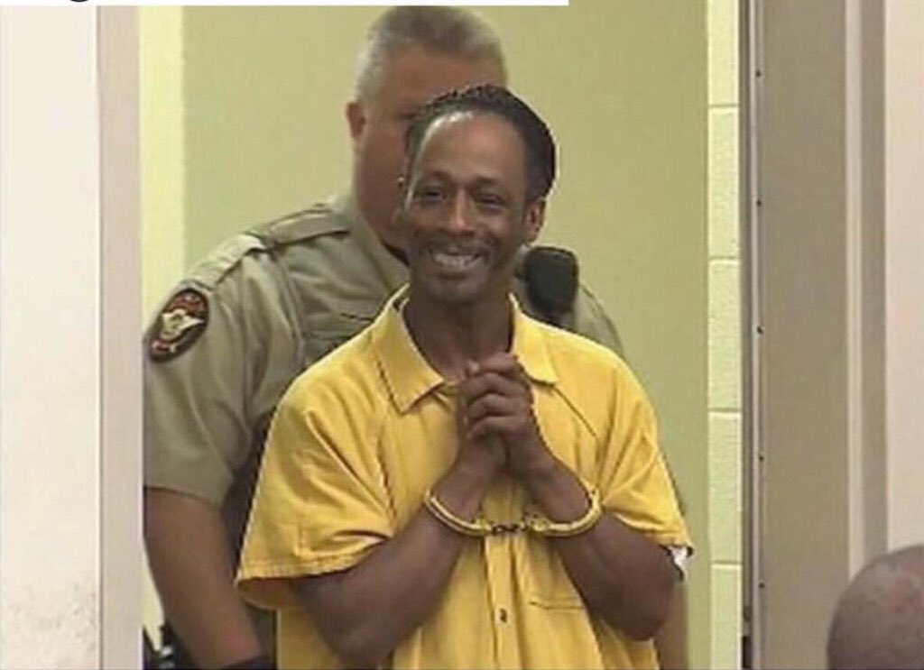 Yun_Jones's tweet photo. When the teacher say sign the roll and y'all can go https://t.co/IjbnPVLvmm