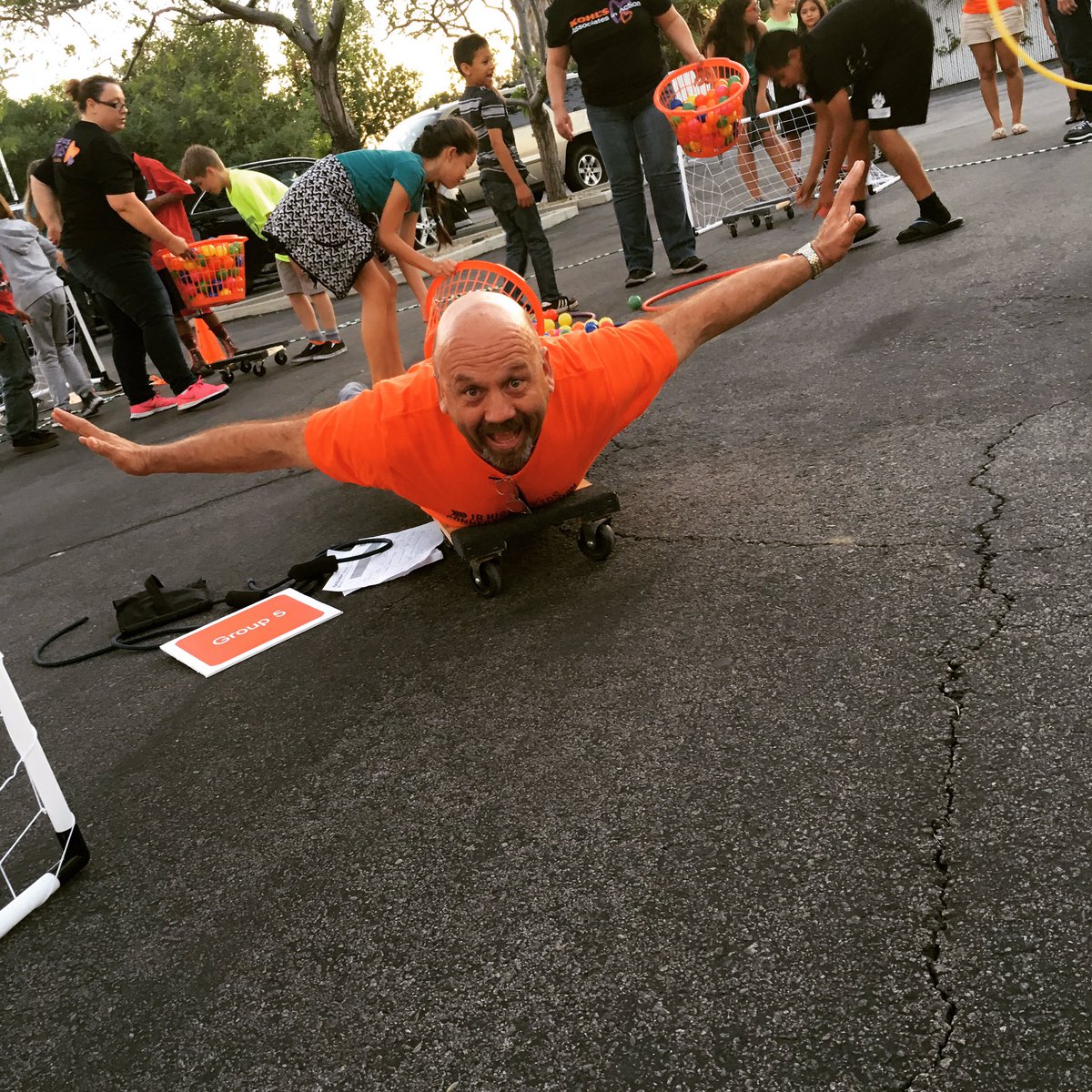 kcoutreach's tweet photo. #letthefunbegin #kc360 #funfieldnight https://t.co/ryAMPpH9k1