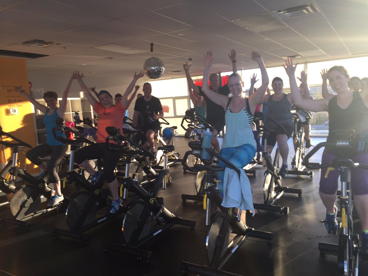 grace_y_choi's tweet photo. I have the best friends! Spinning at @360_Cycle for @WheelToHeal! #sweatingforacause #ERHF #fundraising #cycling https://t.co/vxsHUX6uIV