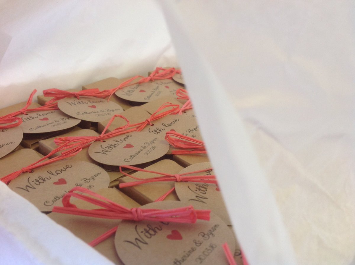 sjukla's tweet photo. Handmade chocolate wedding favours #weddingfavours#sjukla#handmade https://t.co/VkCEfXwKgS