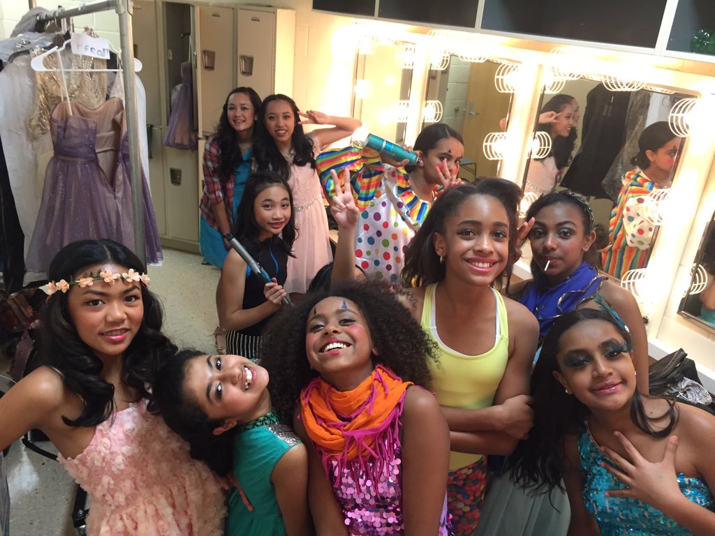 MiaRB206's tweet photo. Backstage: Getting ready for @agcsschool #danceprogram #showcaseschool #rentonprep https://t.co/d70YCePGSZ
