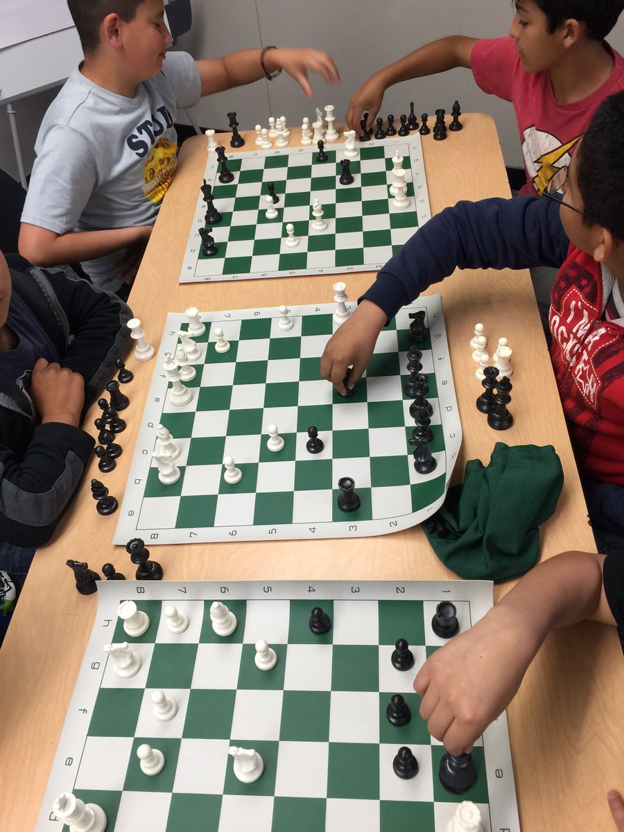 burton_bullpups's tweet photo. Chess club at BES #chesshouse
#burton_bullpups https://t.co/5gXgi4HGap