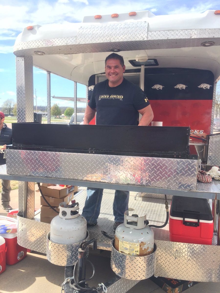 RF_Collegiate's tweet photo. What a great day for a tailgate! #RFfriends https://t.co/evv5GduhIO