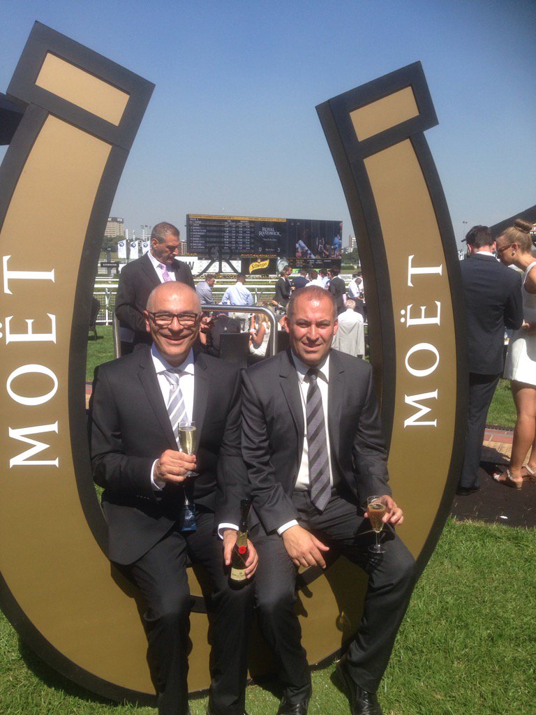 1000giggles's tweet photo. @PeterFamap @royalrandwick @atc_races @ChampionshipsRR @MoetUSA @MoetHennessy 🍾🍸🍾🍸 #BestBubbles @Jenliye https://t.co/3UugB9I1zq