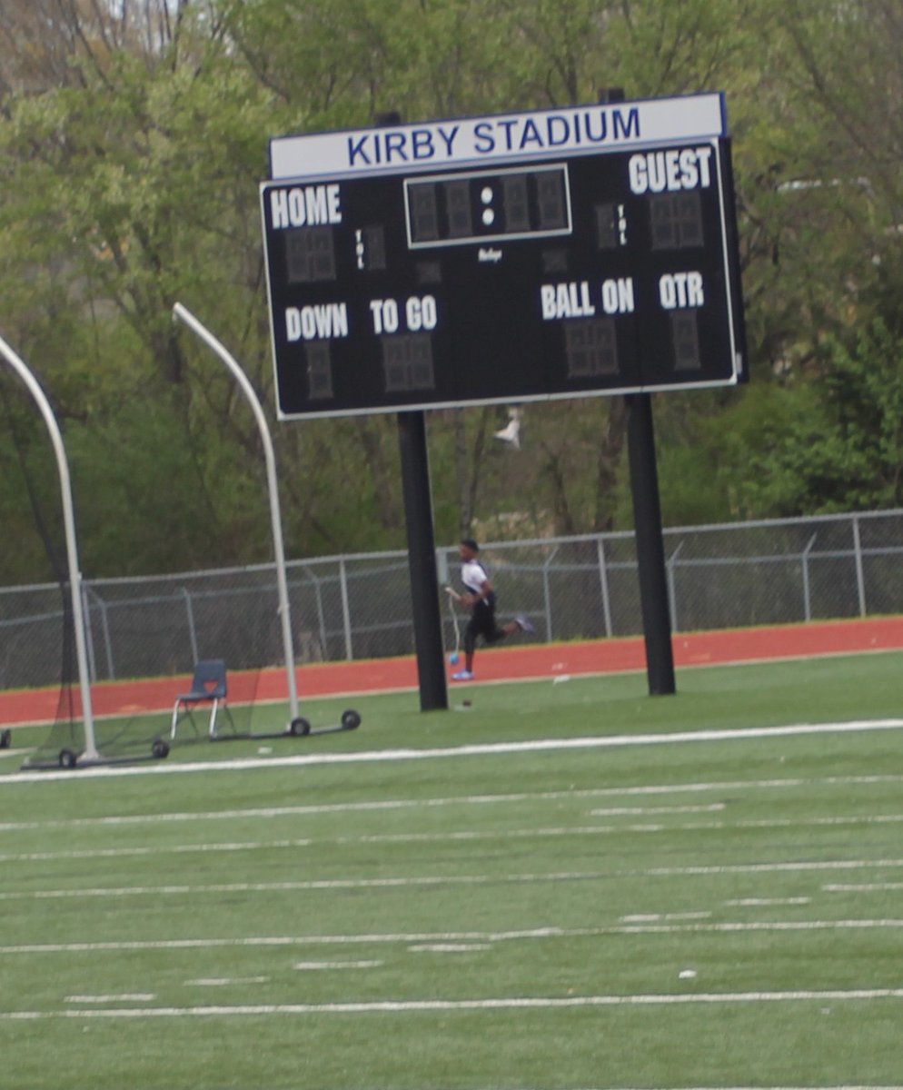 4krsfootball's tweet photo. Kirby Middle Track &amp; Field # gokennedysimmons #greatjob https://t.co/GV1FkewP0y