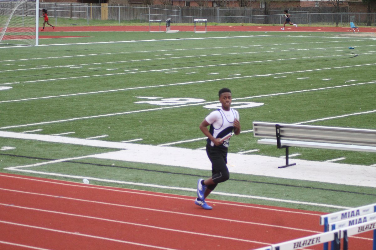 4krsfootball's tweet photo. Kirby Middle Track &amp; Field # gokennedysimmons #greatjob https://t.co/GV1FkewP0y