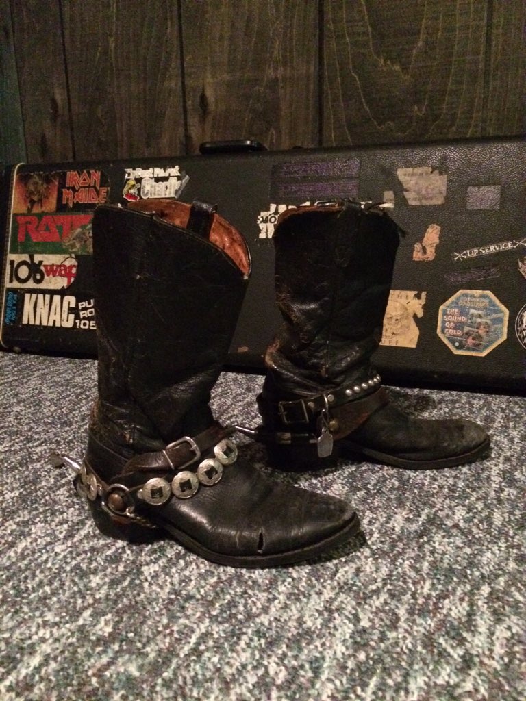 mjschneids's tweet photo. The boots are going back!!!!!!

@Cathouse86 @theroxy 
@RikisRacPac @FoftheSS https://t.co/0H4Po8osAm