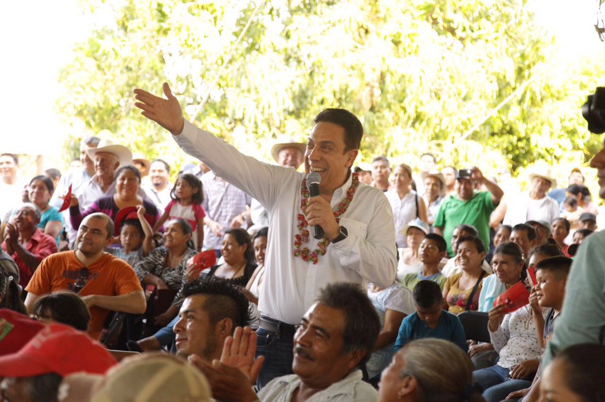 omarfayad's tweet photo. #JuntosSiPodemos impulsar el desarrollo y elevar la calidad de vida de todos los hidalguenses. Gracias Papatlatla. https://t.co/7kuH41LyyJ