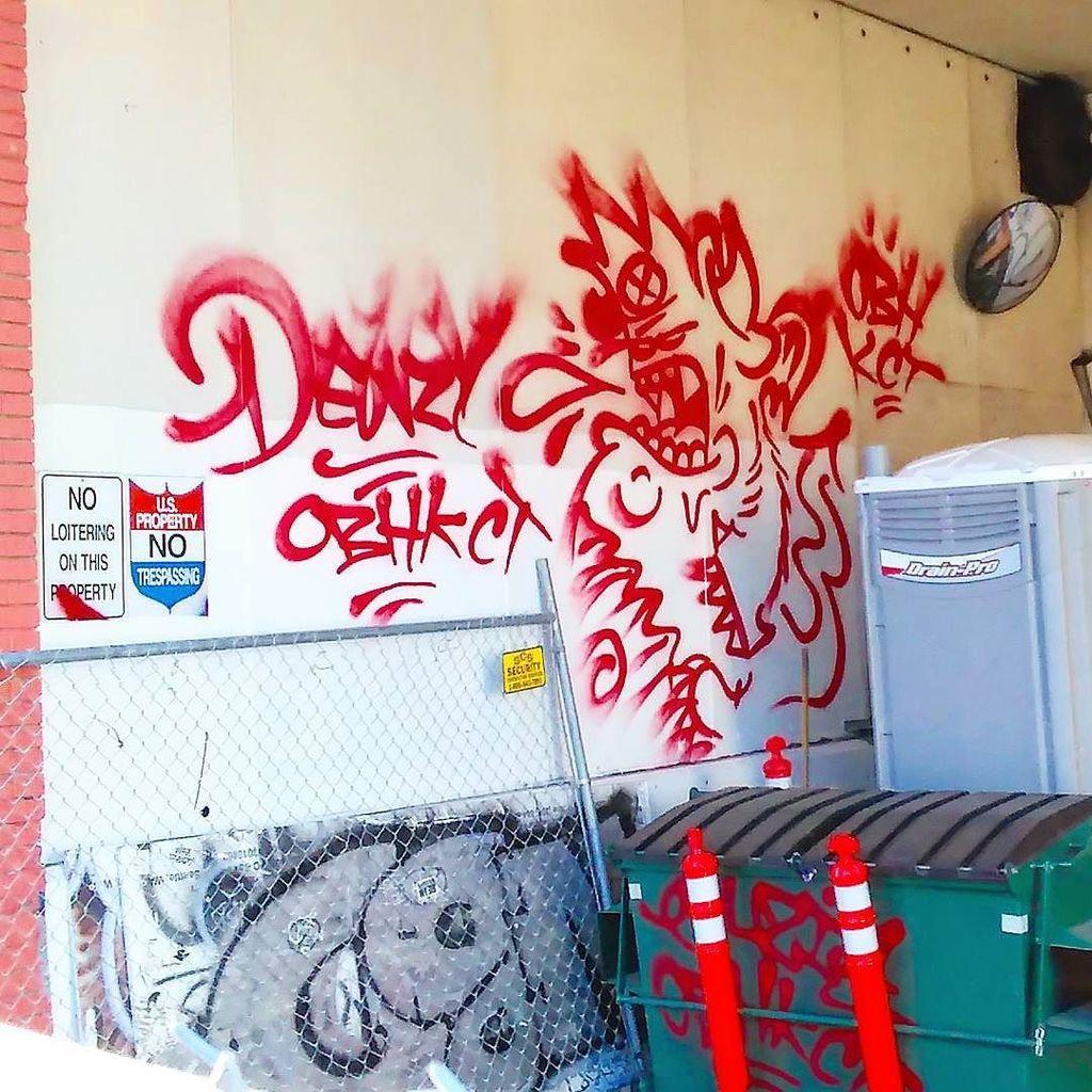 BrujaMaracc's tweet photo. #dewzy #seattlegraffiti #graffiti #instagraffiti #nwgraffiti #graff #tagsandthrows #graffitiporn #graffitibombing #β¦ https://t.co/YJljrsRnhN
