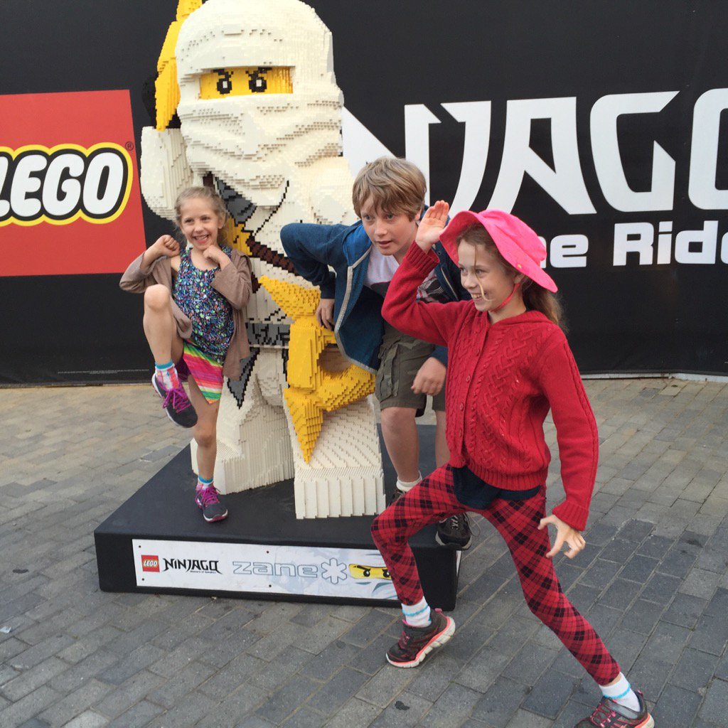 GossamertTracy's tweet photo. #legolandca #ninjaposes #amazingday https://t.co/eatMMDtPjm