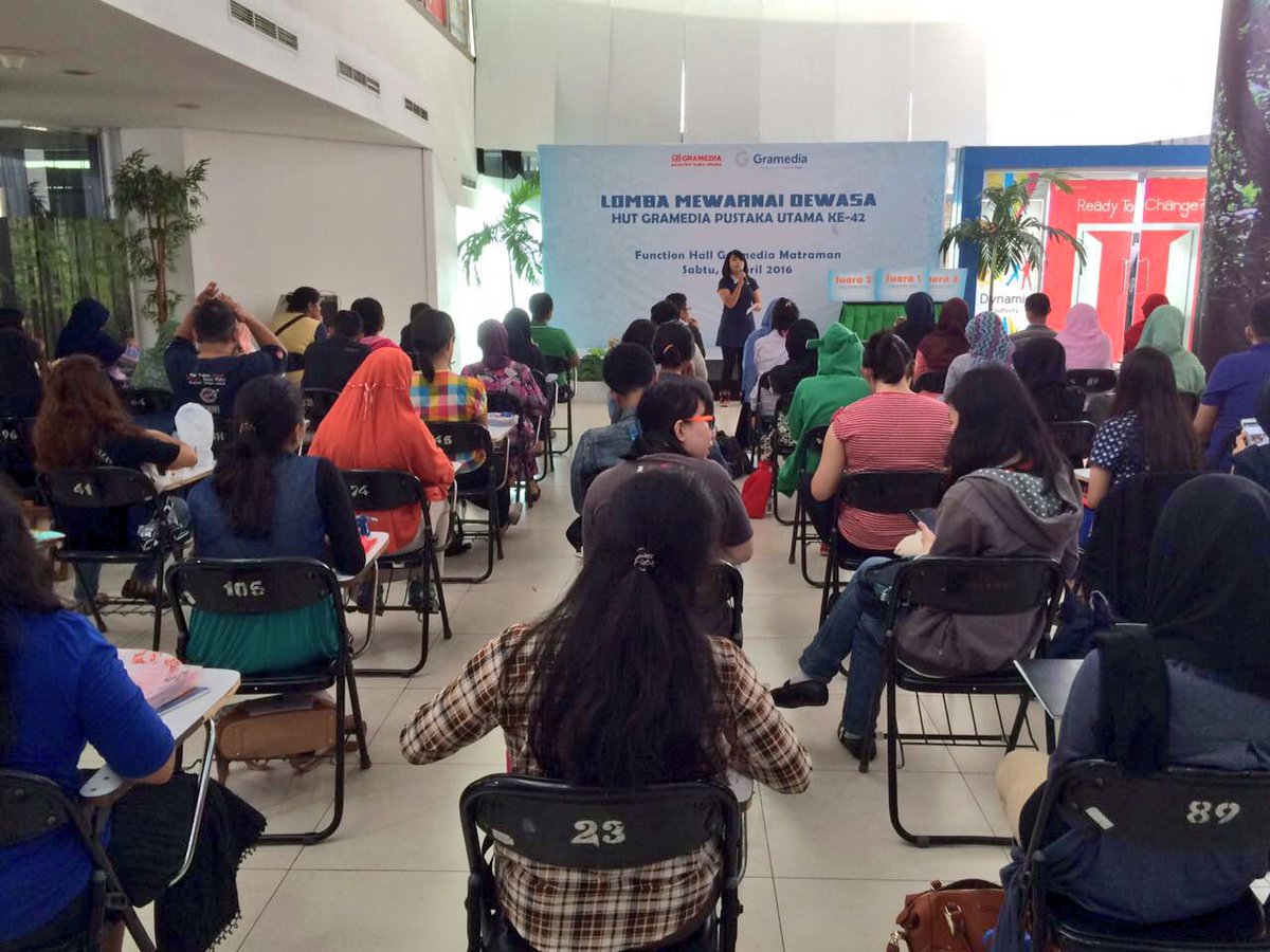 bukugpu's tweet photo. Suasana Lomba Mewarnai Dewasa dalam rangka ultah #GPU42 di @gramedmatraman terpantau ramai, nih! Selamat mewarnai! https://t.co/6aQ0JULG41