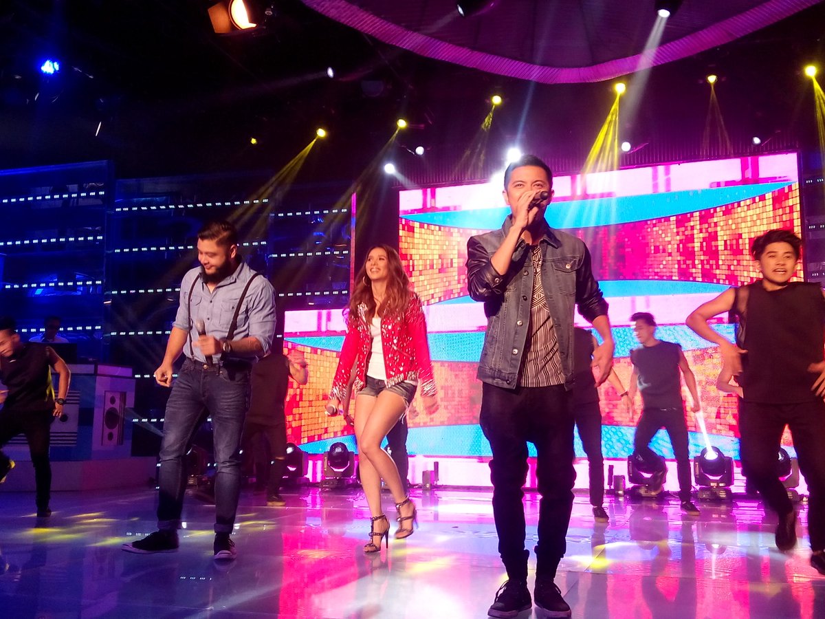 itsShowtimeNa tweet picture