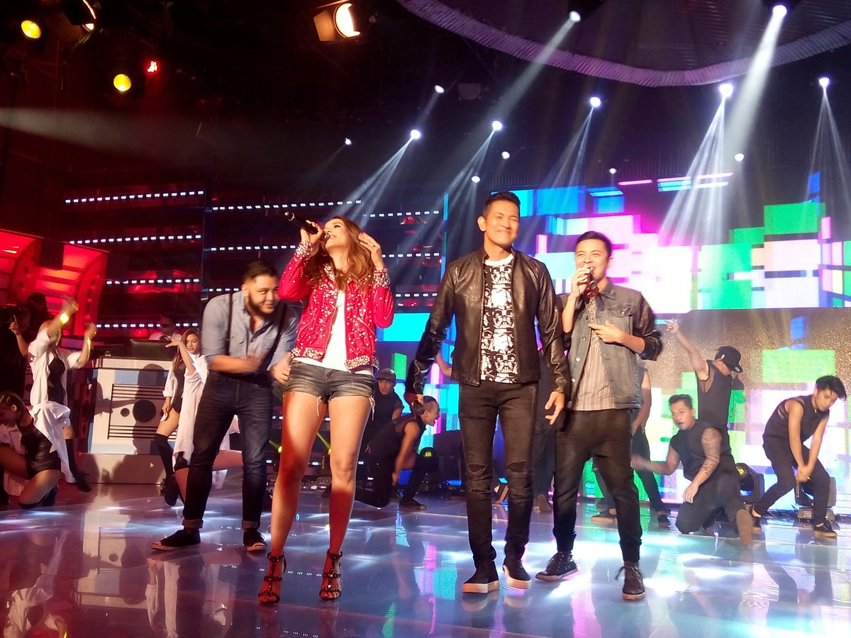 itsShowtimeNa tweet picture