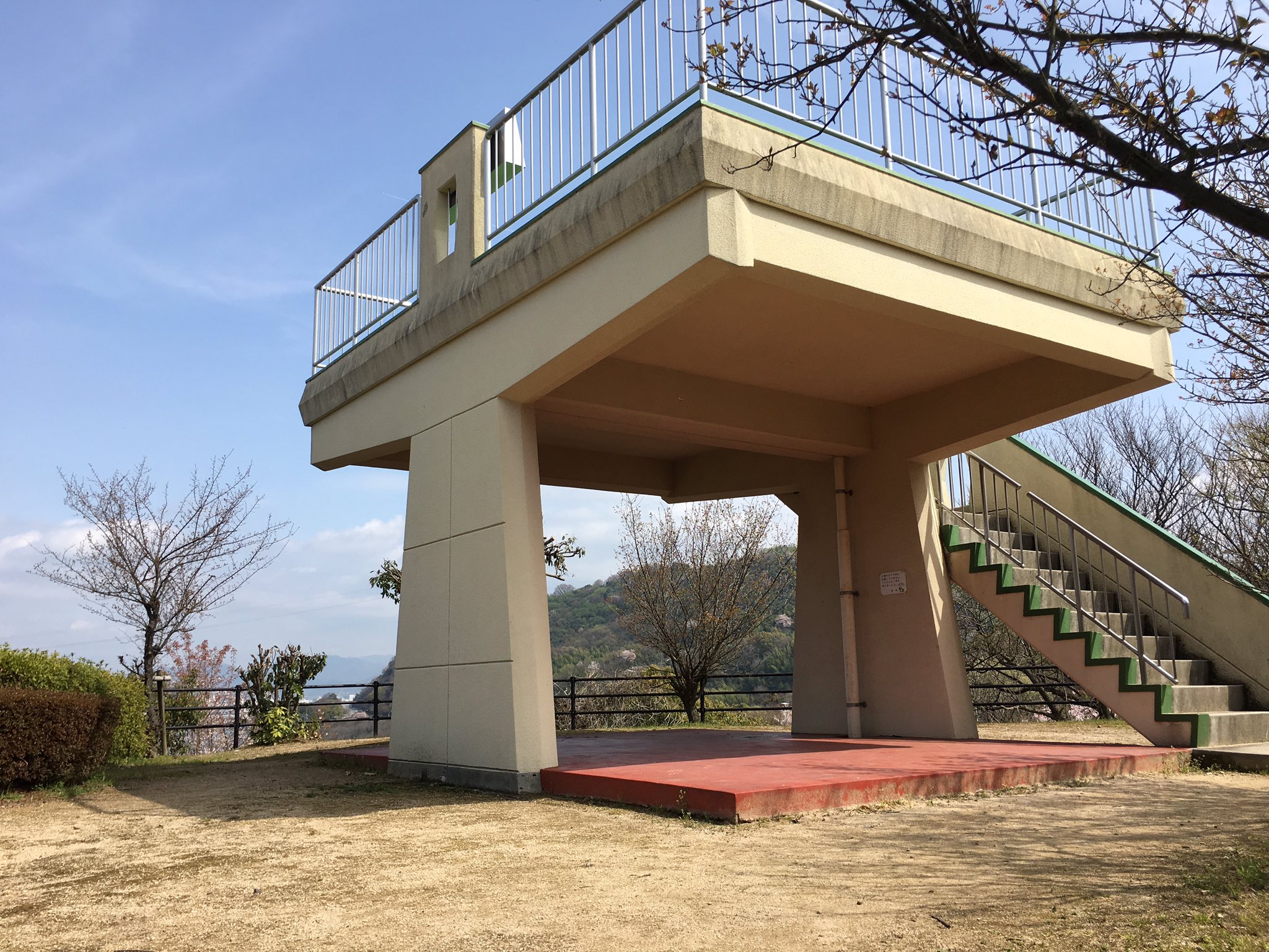 坂町times 非公認 坂横浜公園の展望台エリアから こちら側は広島市内方面を一望できます ココロ満足スポットの坂町 横浜公園 子どもから大人まで大人気 知る人ぞ知る名所 坂町お花見 坂町 安芸郡 広島桜 坂町横浜公園 鯛尾 広島名所