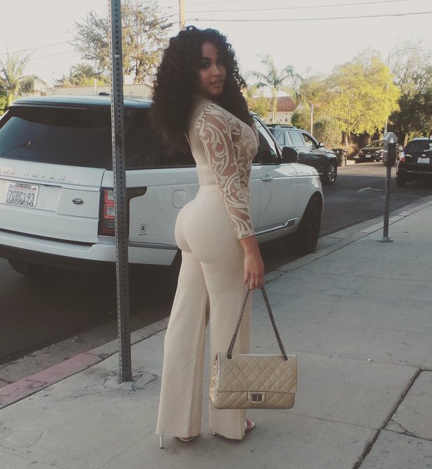 Ass fat and credit score high 😌💅🏽 https://t.co/811K0TUZCq