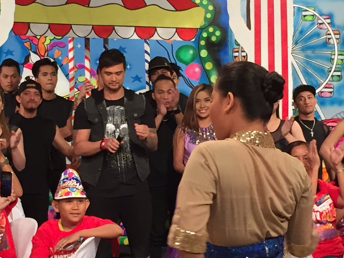 itsShowtimeNa tweet picture
