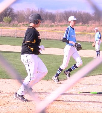 Andrew Kauffman (@a_kauff) on Twitter photo HIGHLIGHTS: @FultonBallCoach picks up its 4th win feat. <a href="/outlaw_15/">OUTLAW_2_15</a> abc17news.com/sports/local-b… HIGHLIGHTS: @FultonBallCoach picks up its 4th win feat. <a href="/outlaw_15/">OUTLAW_2_15</a> abc17news.com/sports/local-b…