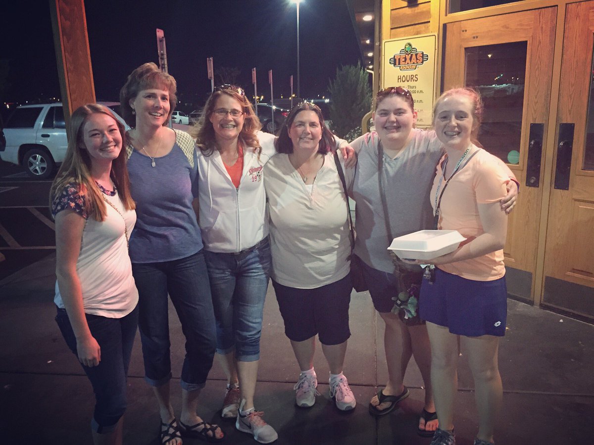 jessicah_99's tweet photo. Seattle crew together again but this time in Oregon! Missed them like I miss our concert!! #seattlecrew #sb2016 https://t.co/IT8Acyk7Ck