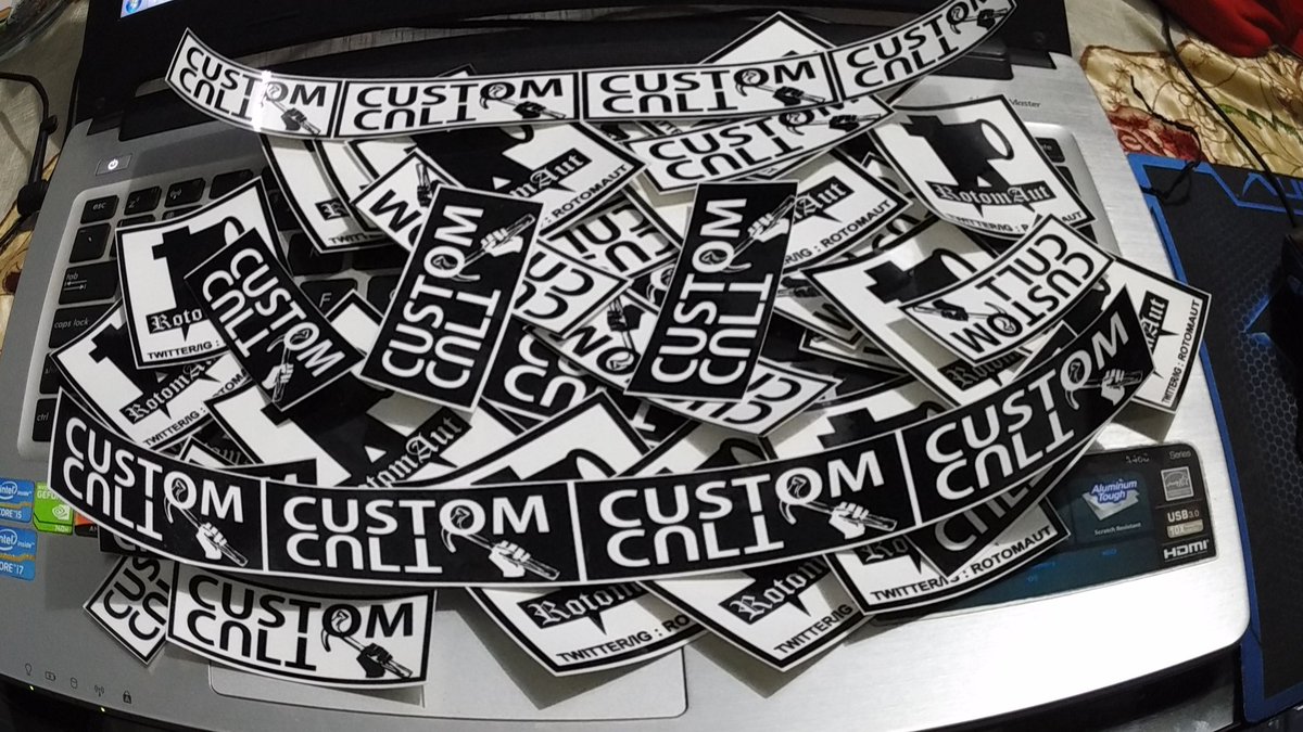 RotomAut's tweet image. happy holiday RotomAut X CustomCult