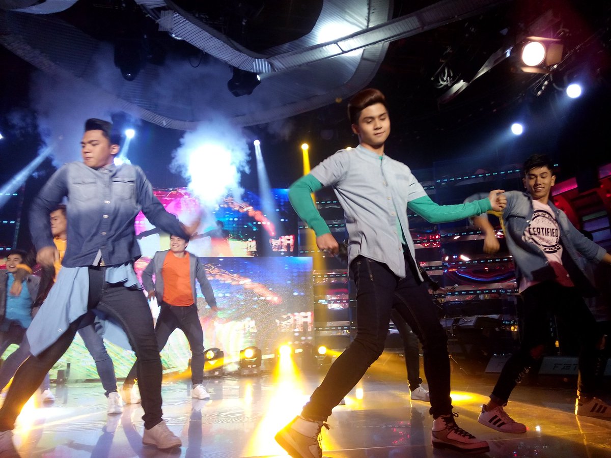 itsShowtimeNa's tweet photo. The Kilig Ambassadors, Hashtags sa launch ng mga Junior Hashtags! #TNT1stSemifinaLs https://t.co/E4zWoQ7Noq