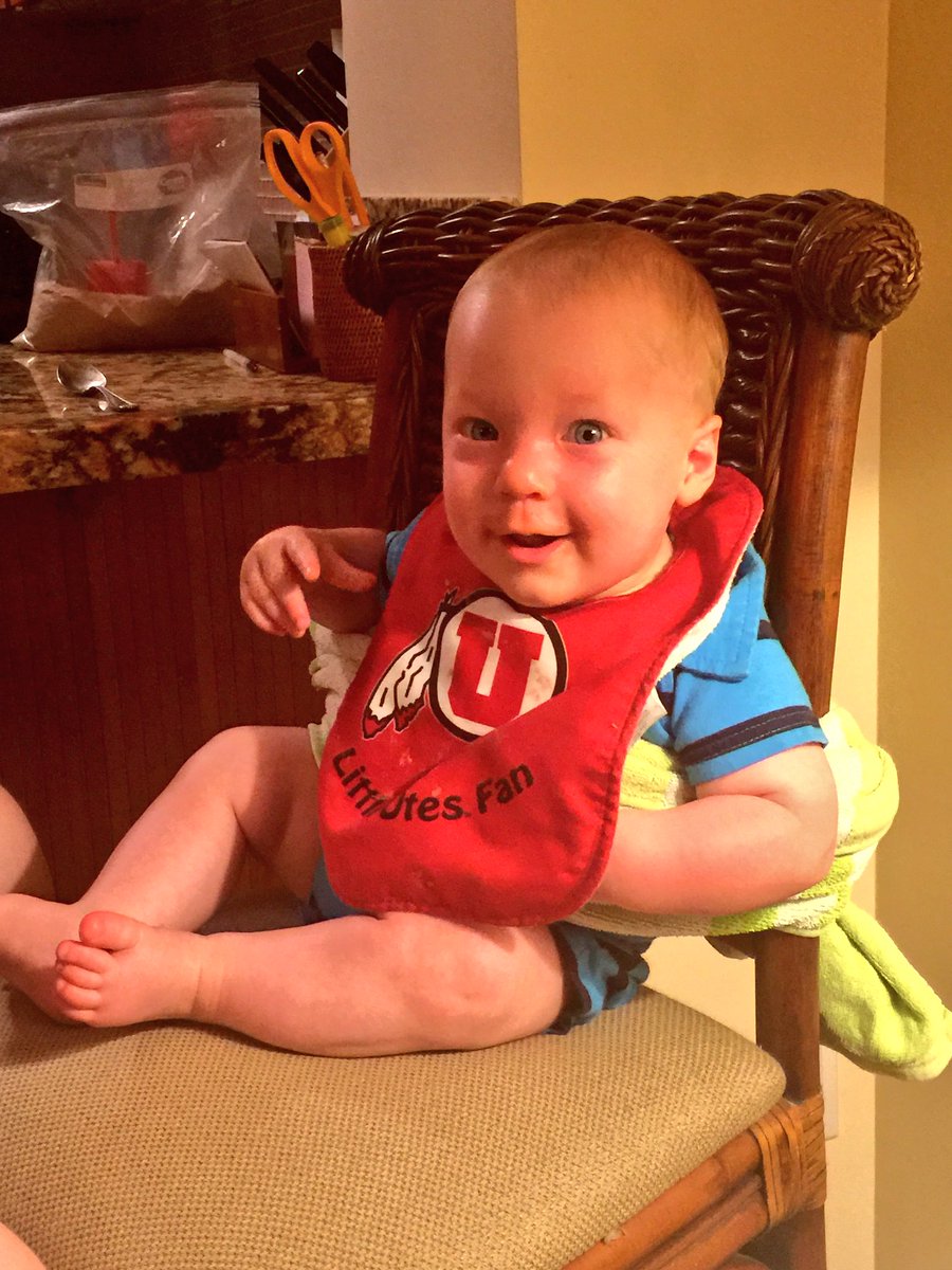 MoMoCrook's tweet photo. Happy Hostage! #NoHighChair #CrooksInKona https://t.co/NCcX9H0Fyg