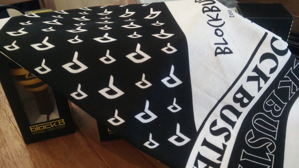 iznu's tweet photo. Bandanna ดูร็อคมากอ่ะ 😁  #2016BlockBusterConcert https://t.co/GtS6hkqHR7