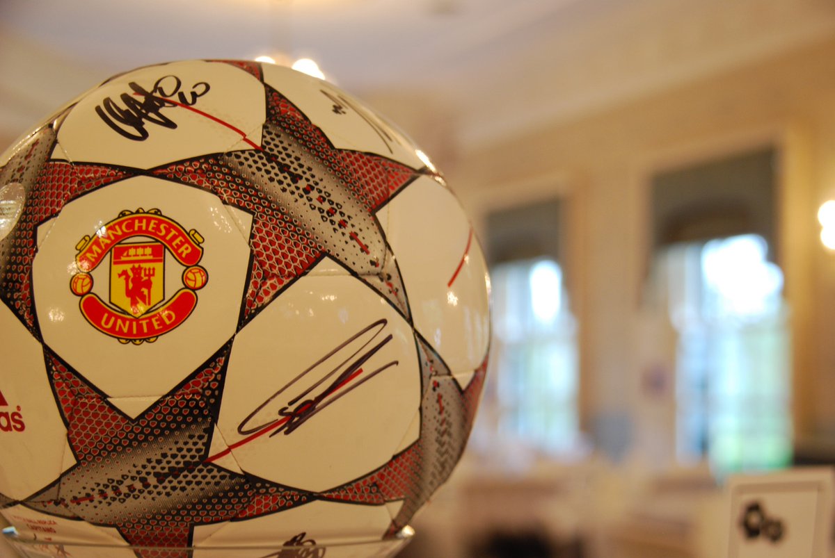 manchdogs's tweet photo. A HUGE #roundofaPAWs to @ManUtd for donating a SIGNED FOOTBALL for our #BondNight. It was sold for a STAGGERING £500 https://t.co/6DflnDlzhe