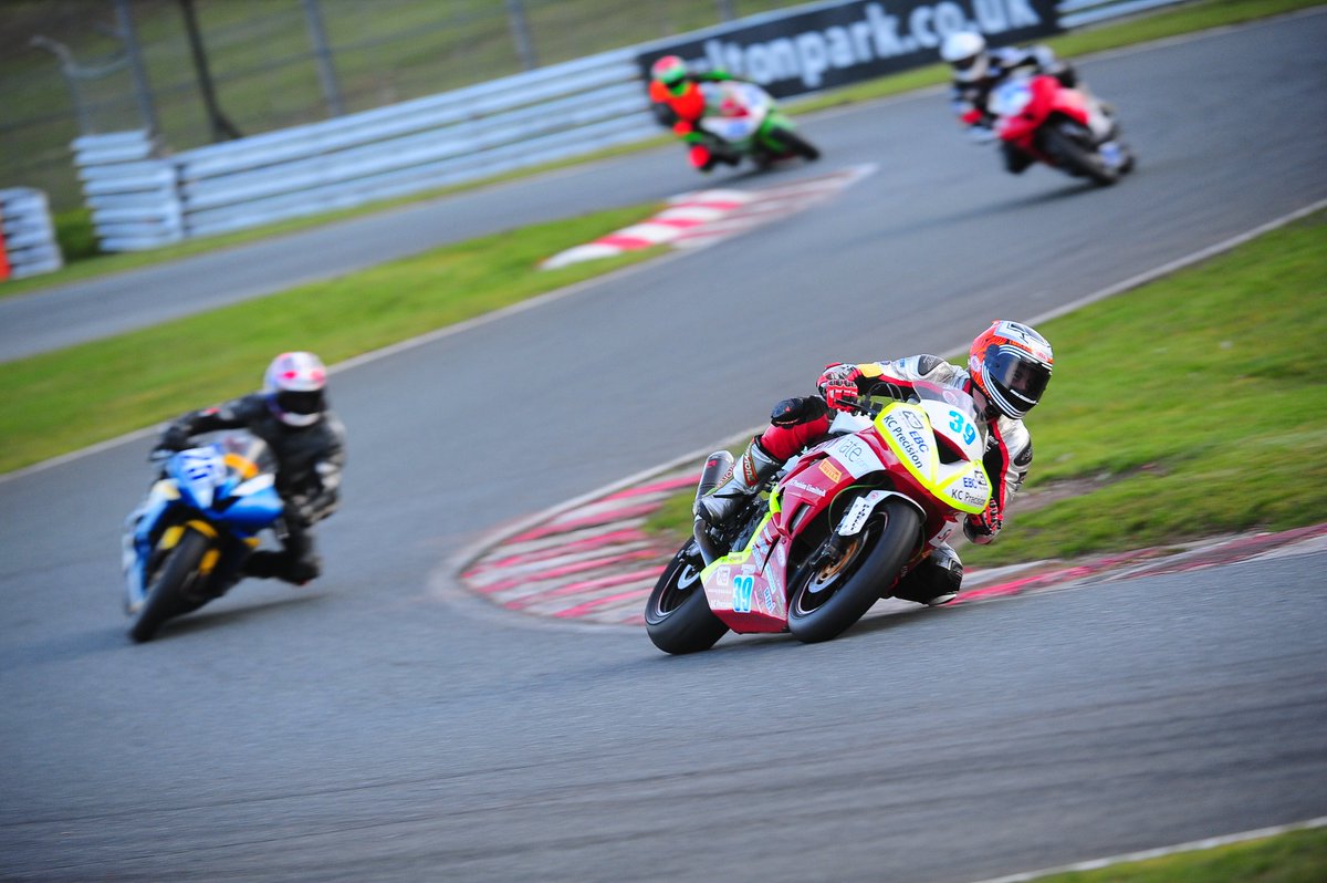 53burns's tweet image. Last weekend at Oulton Park on the @SorrymateUK 600 Stocker #megafun #mint