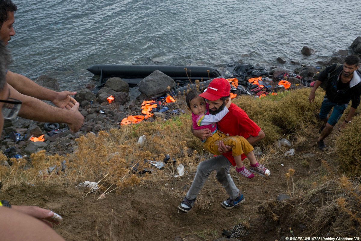 UNICEF's tweet photo. A warm smile. A helping hand. A drink of water. A small #actofhumanity goes a long way: https://t.co/rCiYQ1qdQc https://t.co/M9myRuwnp5