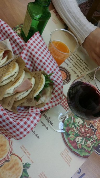 Bueno bueno rico desayuno #dispensaemilia #Bologna #Italia @chiki_dulce 😊😊😈😈😇😇 https://t.co/hnuboBpF<a href="/tag/dispensaemilia"class="tags">#dispensaemilia</a><a href="/tag/bologna"class="tags">#Bologna</a><a href="/tag/italia"class="tags"><span>#italia</span></a>