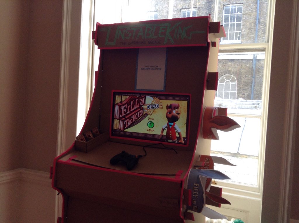 fillythekidgame's tweet photo. Here we are rockin' our cardboard arcade machine :) https://t.co/7f6uWLSgGl