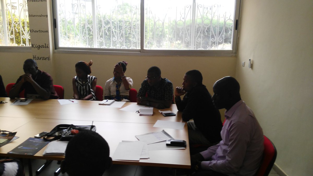 BamakoSW's tweet photo. @MLAppChallenge Début de l'atelier sur le partage et la conception d'idées https://t.co/89iF0j6IGL