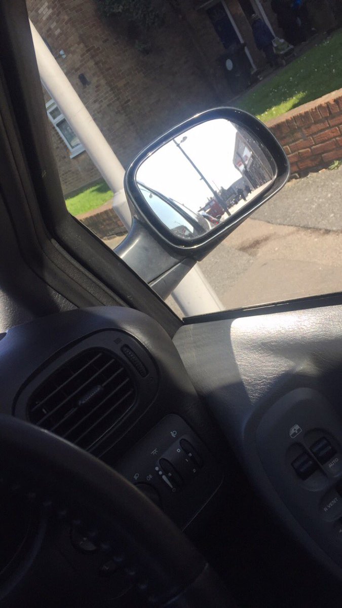riahbXx's tweet photo. Anyone else's parents make you sit in the car and call if you see a ticket man🙄🤔😂 https://t.co/QZLR8XGiYF