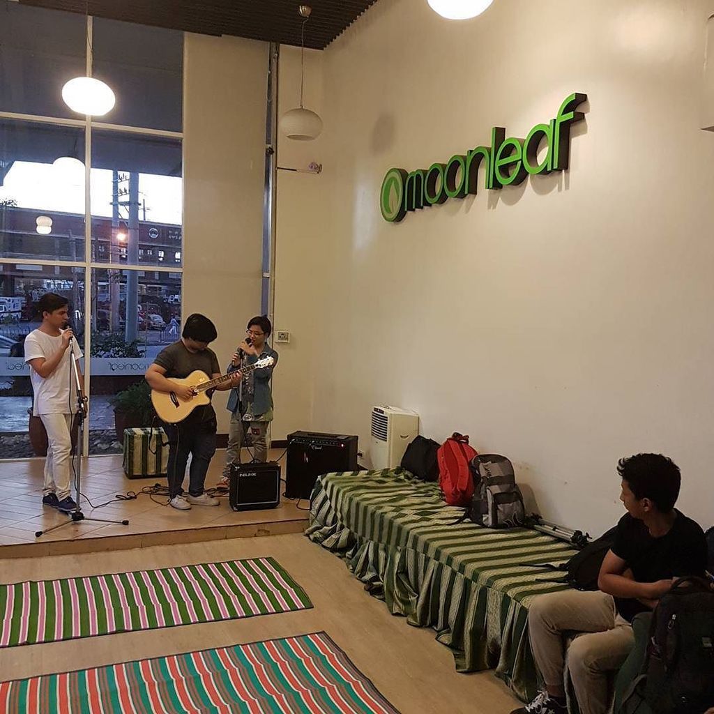 page4ph's tweet image. IG: #FocusOpenMic Moonleaf Columns is yours tonight! Head over here now! ift.tt/1Suf5lv