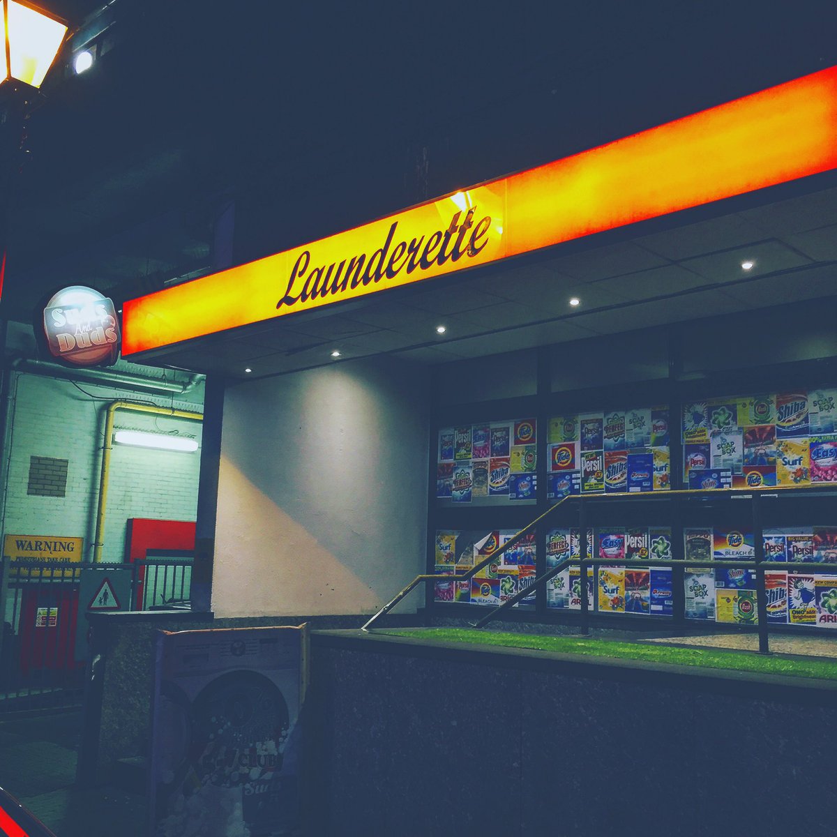 jon_hollway's tweet photo. Out in #Birmingham tonight. Check out @gasstsudsnduds #HiddenGem #LaundretteOrCocktailBar 😼👌 #ImOutoo https://t.co/e4eEiGJmOu