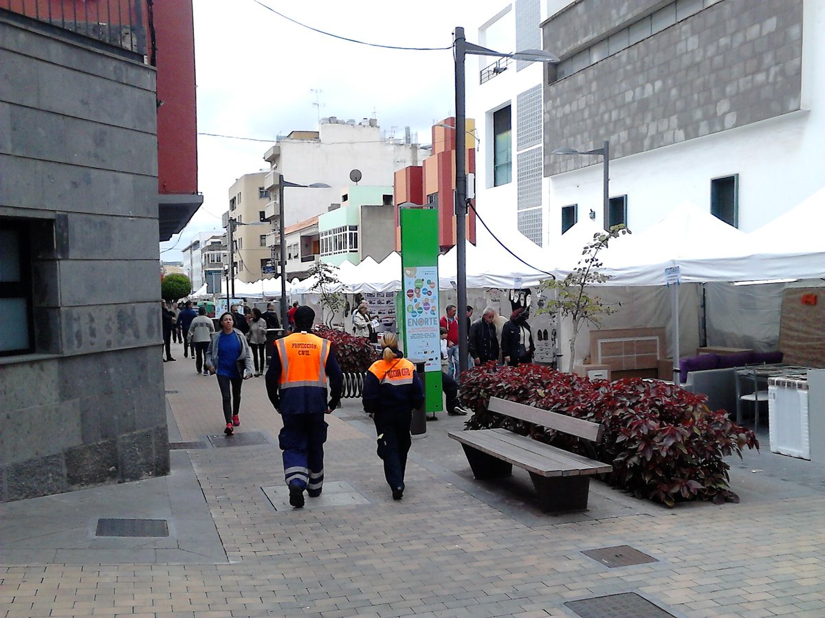 PCARUCAS's tweet photo. #Enorte16 Efectivos @PCARUCAS #PcValleseco @Iscan_servicios @policiacanaria #Pl #Gc da cobertura #FeriaEmpresarial https://t.co/yK2Dr5IpAn
