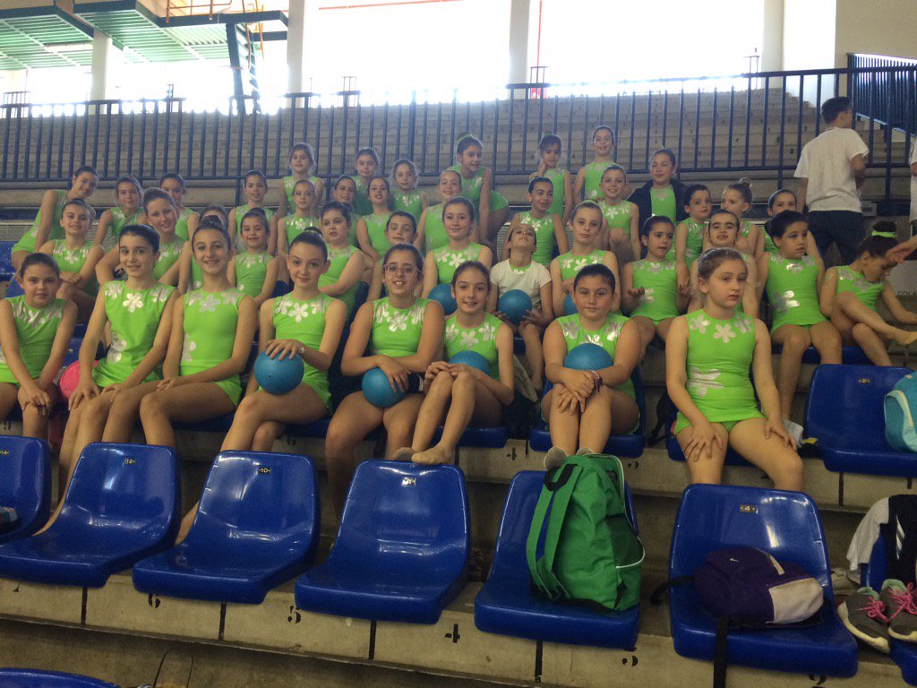 gr_presentacion's tweet photo. Todas listas para actuar! @cdlpmalaga https://t.co/pD08BV2X6G