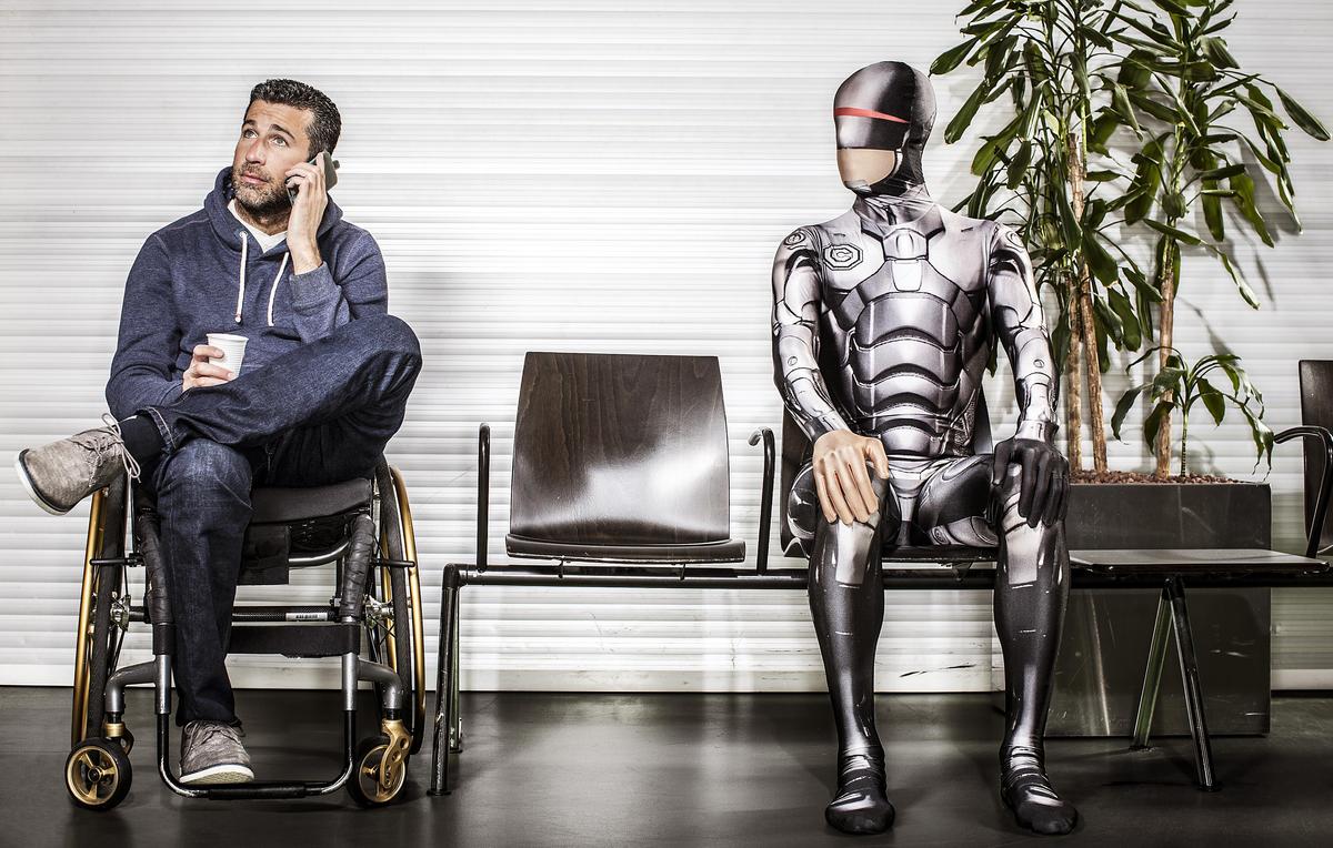 Lees mijn interview in AD over lopen &amp; leven met robots: “Darth Vader is zwaar gehandicapt” marcdehond.nl/marc-de-hond-i…