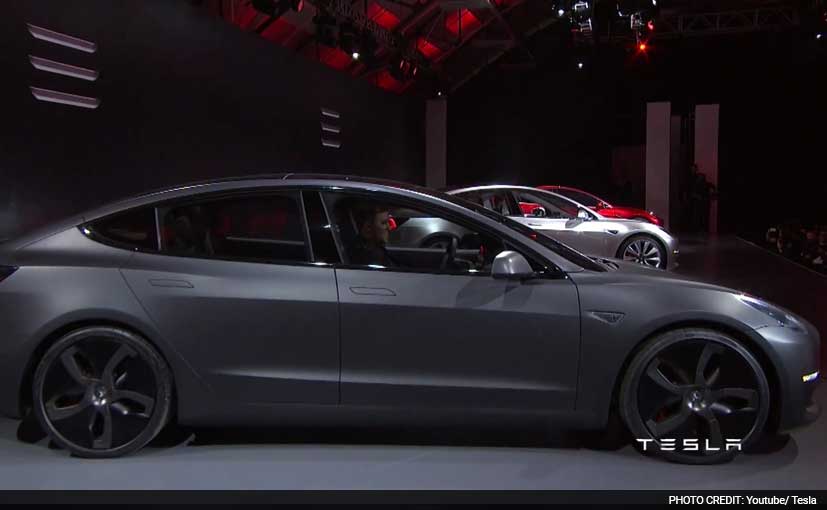 carandbike's tweet image. #TeslaModel3, Which Will Also Come to #India, Has Already Received 232,000 Pre-Orders goo.gl/iFrfAP