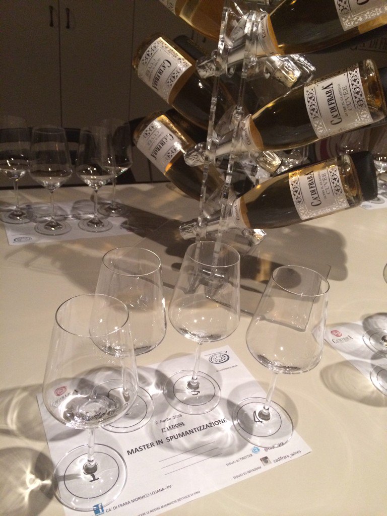 belloberebene's tweet photo. Oggi a @Cadifrara 2' lezione #master #spumantizzazione #spumanti #sparkling #wine #ais #aispavia @aislombardia https://t.co/FMsMeYTtcP