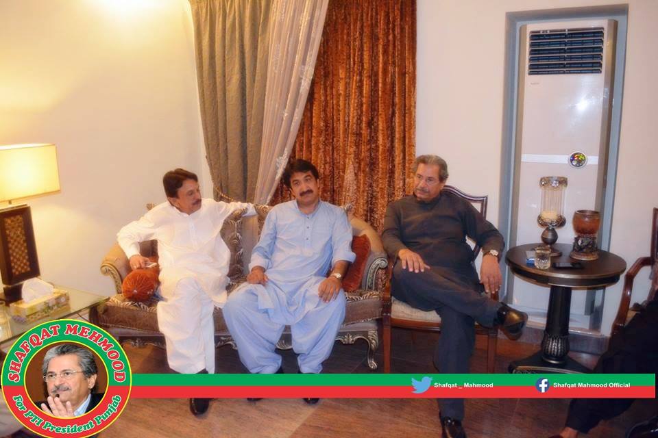 TeamShafqat's tweet photo. @Shafqat_Mahmood during his campaign for PTI Punjab president in Rahim Yar Khan 
#Shafqat4PresidentPTIPunjab #IPE https://t.co/ivaYJBBCtY