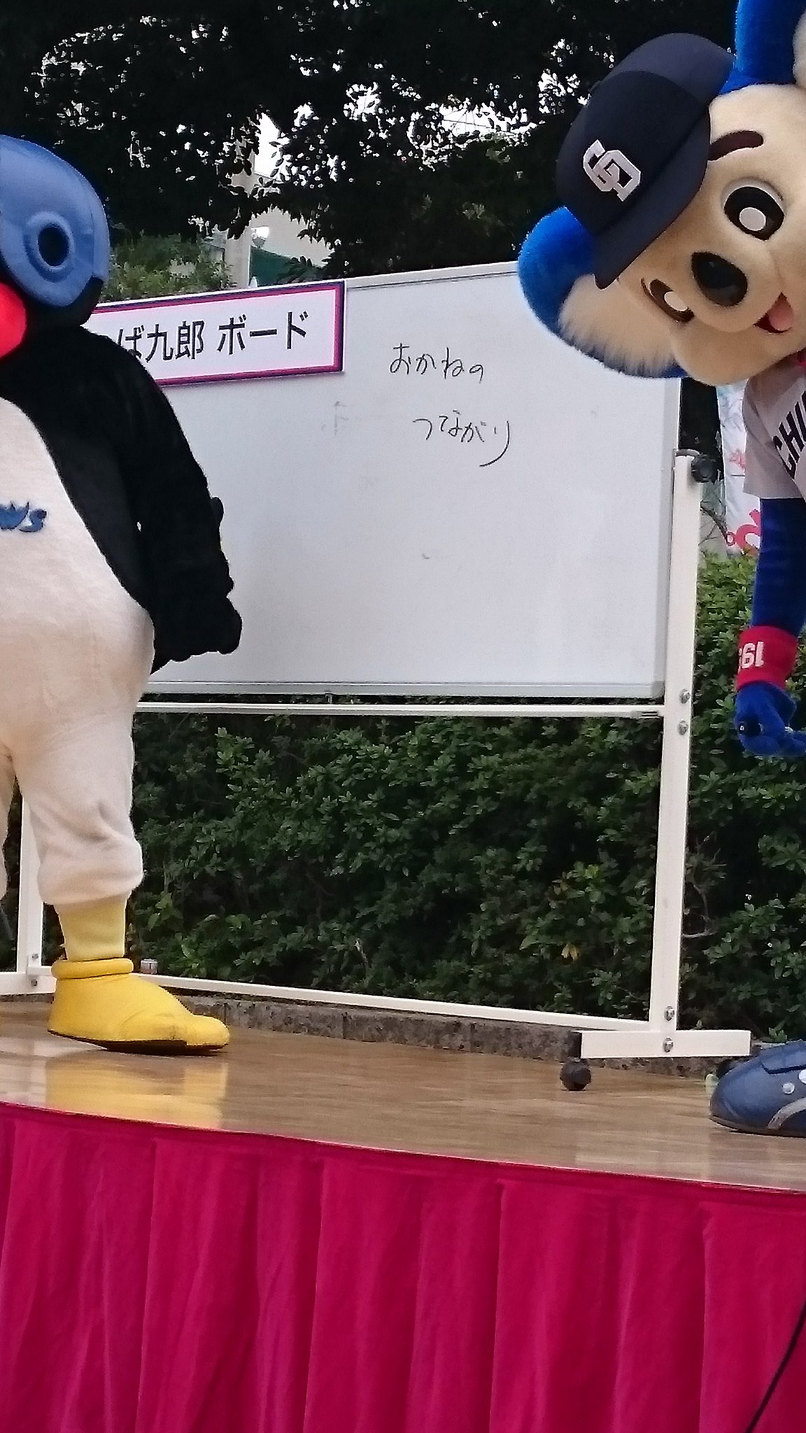 なぜチームが低迷 都知事が悪い ヤクルトの つば九郎 のブラックジョークが攻めすぎ 笑うメディア クレイジー