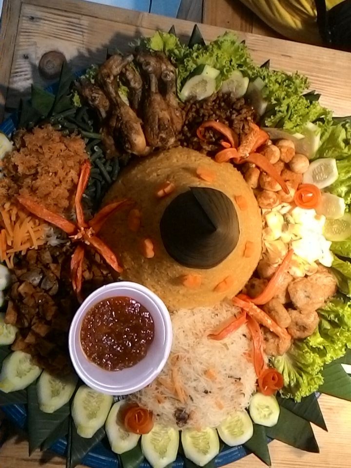 FR2BANDUNG's tweet photo. Tumpeng nya sudah datang #1dekadeFR2bandung #fr2chapterbandung #kaskus #kaskusbandung #kaskus https://t.co/zb8llPiqk2